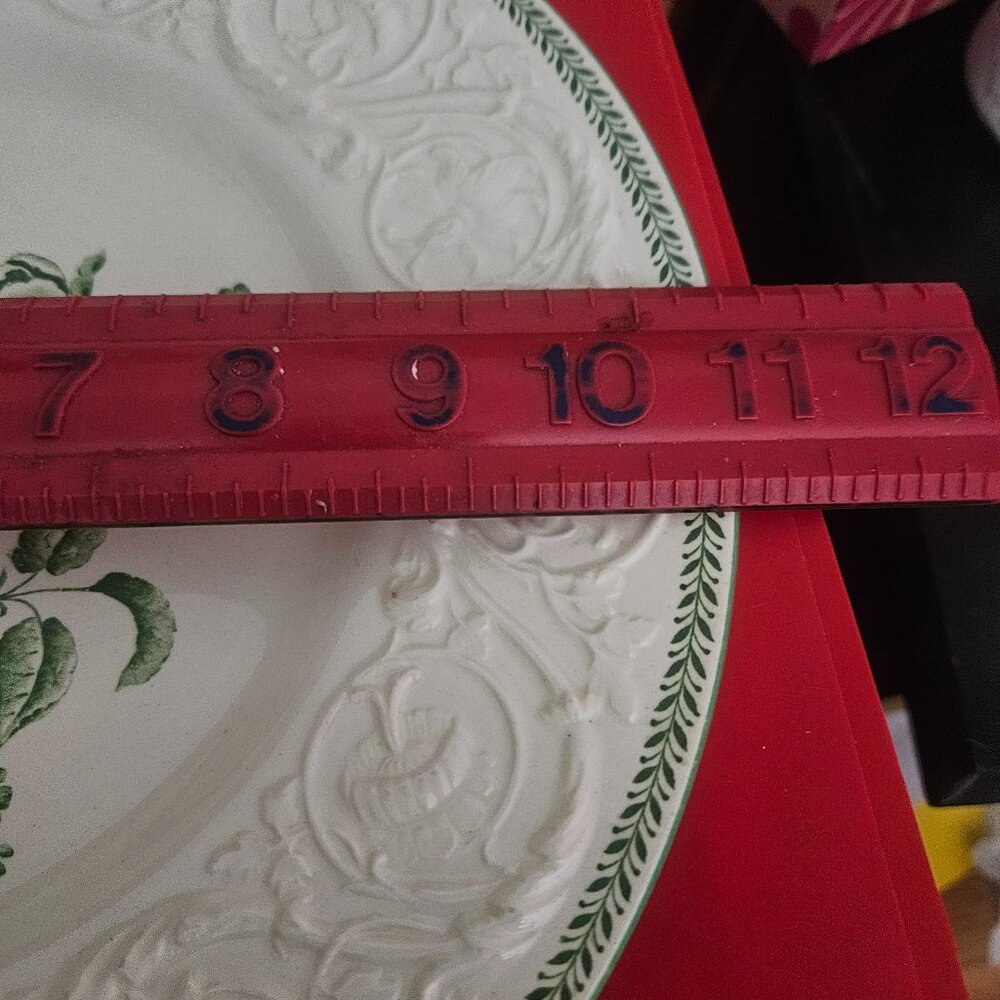Wedgewood patrician plate in torbay green pattern embossed scroll border - Picture 5 of 6